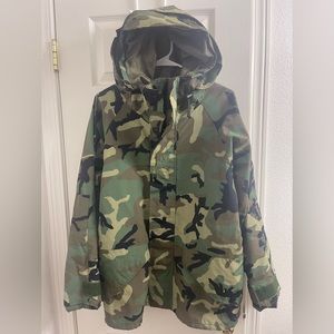 Gortex Men’s Medium Regular.